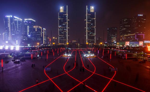 Luces led en las calles de la ciudad china de Zhengzhou.