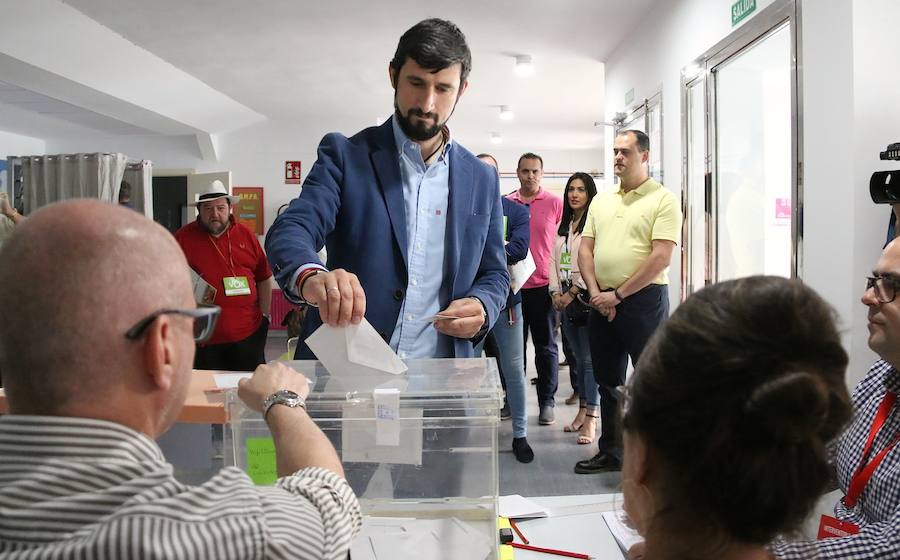 Fotos: Candidatos votando en los principales pueblos de la provincia