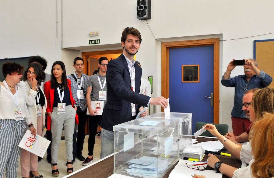 Fotos: Candidatos votando en los principales pueblos de la provincia