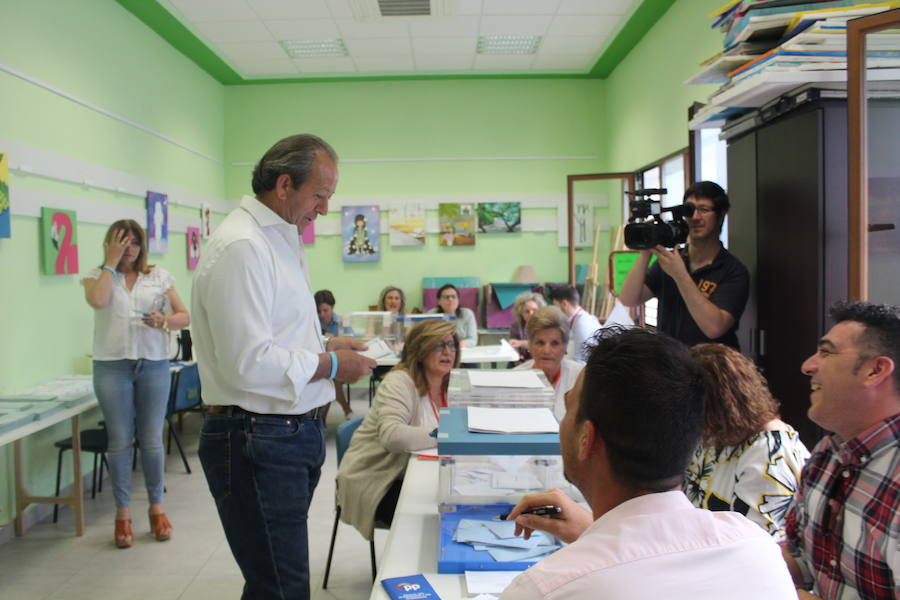 Fotos: Candidatos votando en los principales pueblos de la provincia