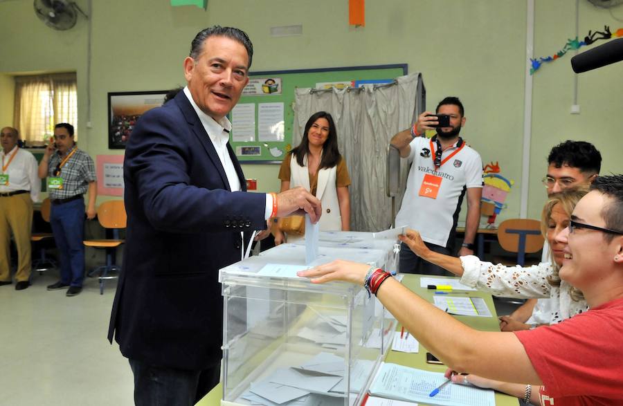 Fotos: Candidatos votando en los principales pueblos de la provincia