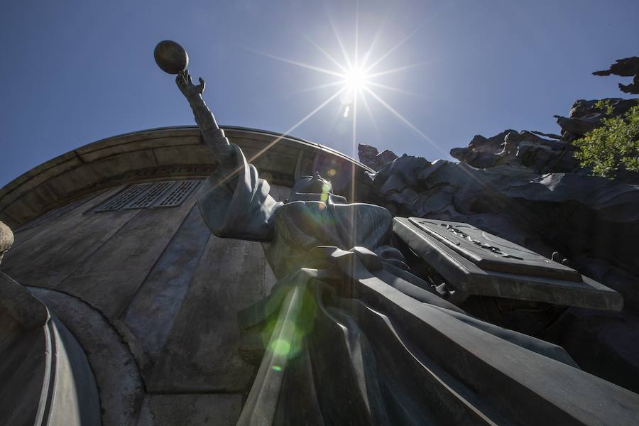 El parque temático parisino Disneyland ha estrenado estas espectaculares instalaciones dedicadas a la Guerra de las Galaxias