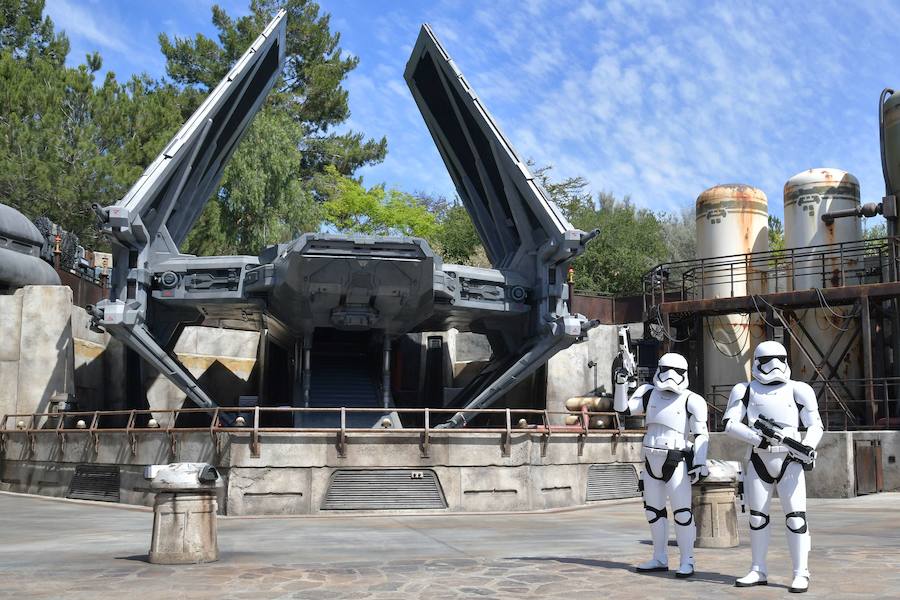 El parque temático parisino Disneyland ha estrenado estas espectaculares instalaciones dedicadas a la Guerra de las Galaxias