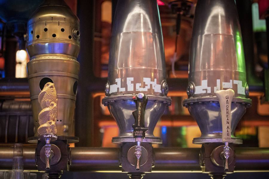 El parque temático parisino Disneyland ha estrenado estas espectaculares instalaciones dedicadas a la Guerra de las Galaxias