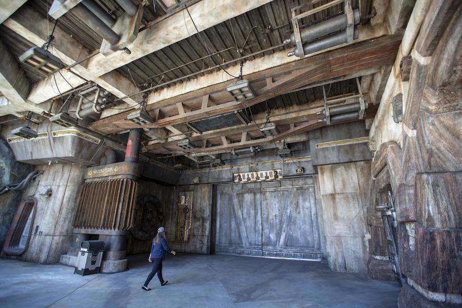 El parque temático parisino Disneyland ha estrenado estas espectaculares instalaciones dedicadas a la Guerra de las Galaxias