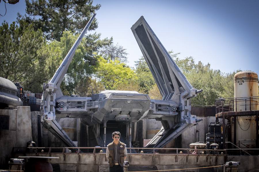 El parque temático parisino Disneyland ha estrenado estas espectaculares instalaciones dedicadas a la Guerra de las Galaxias