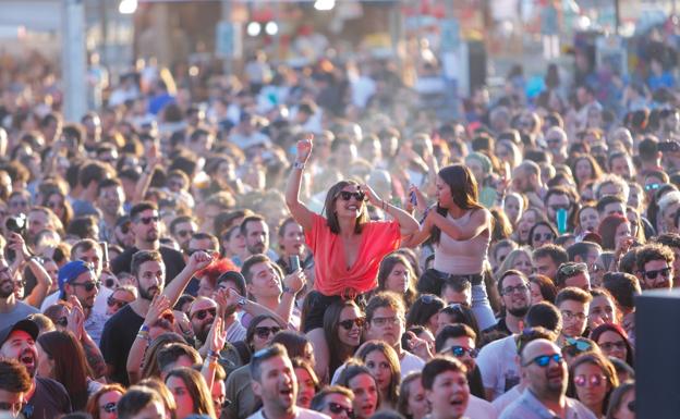 Imagen principal - Bull Festival en Granada: la crónica de cada concierto del programa