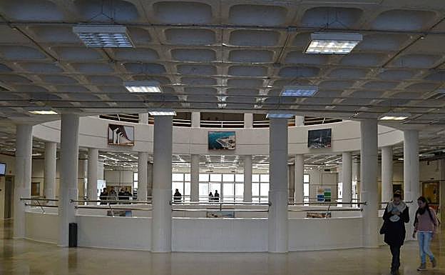 Interior del edificio del Politécnico de la UGR.