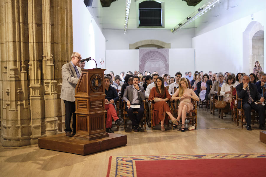 Más de 280 empleados y estudiantes de la UGR son reconocidos en un emotivo acto 