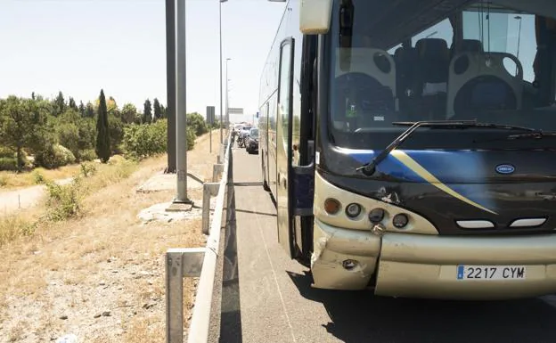 Imagen. Así han quedado los coches involucrados en el accidente de la A-44 en Granada. 