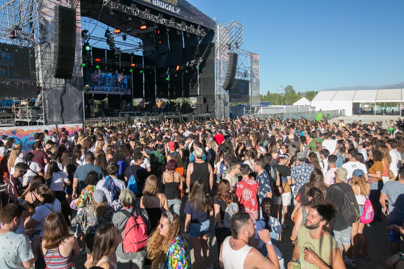 La organización espera cerrar esta edición con más de 30.000 visitantes disfrutando de dos días de música en el Cortijo del Conde