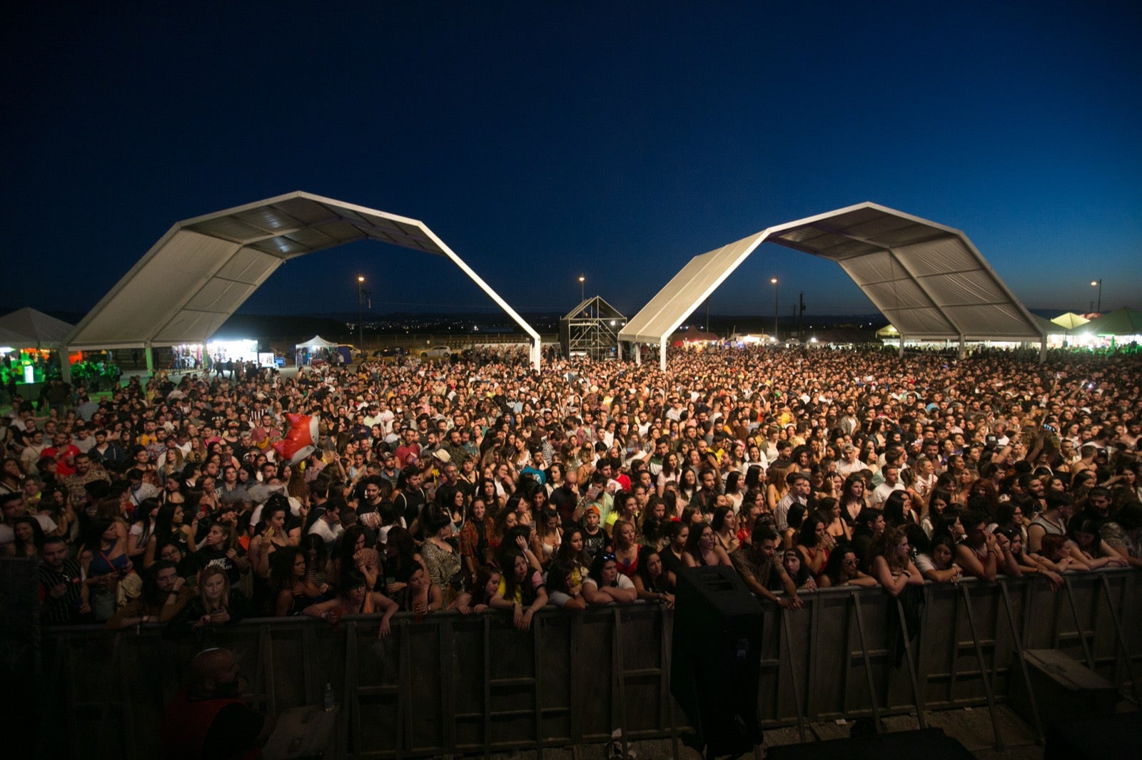 La organización espera cerrar esta edición con más de 30.000 visitantes disfrutando de dos días de música en el Cortijo del Conde