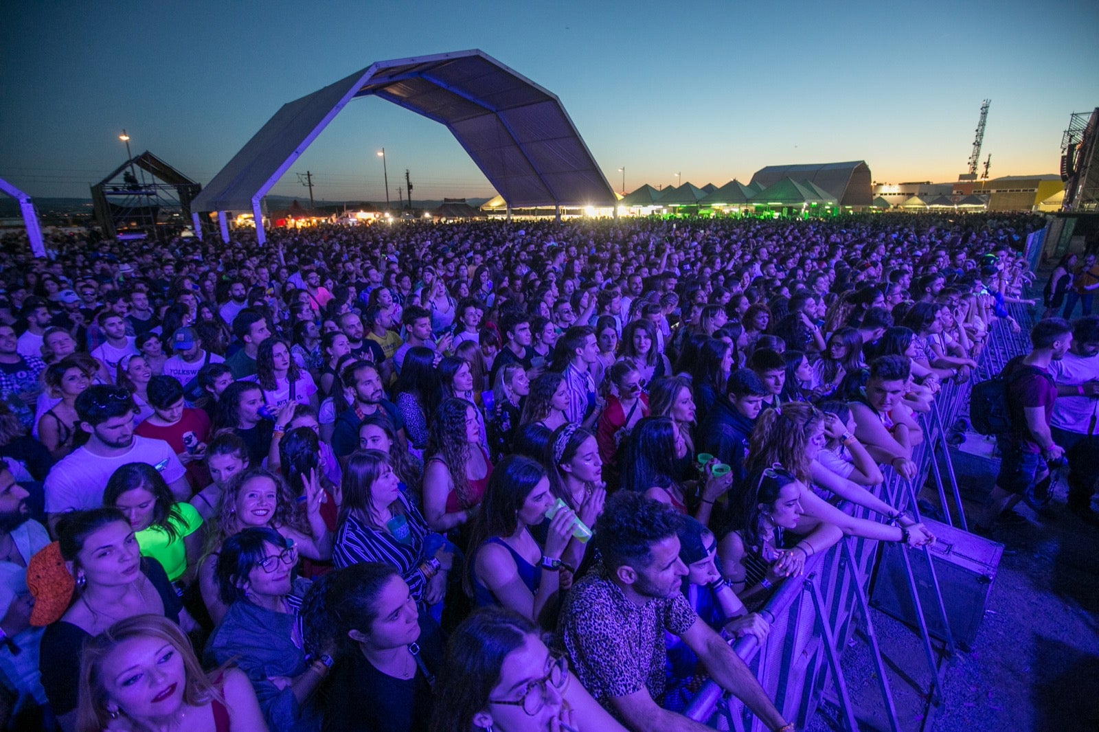 La organización espera cerrar esta edición con más de 30.000 visitantes disfrutando de dos días de música en el Cortijo del Conde