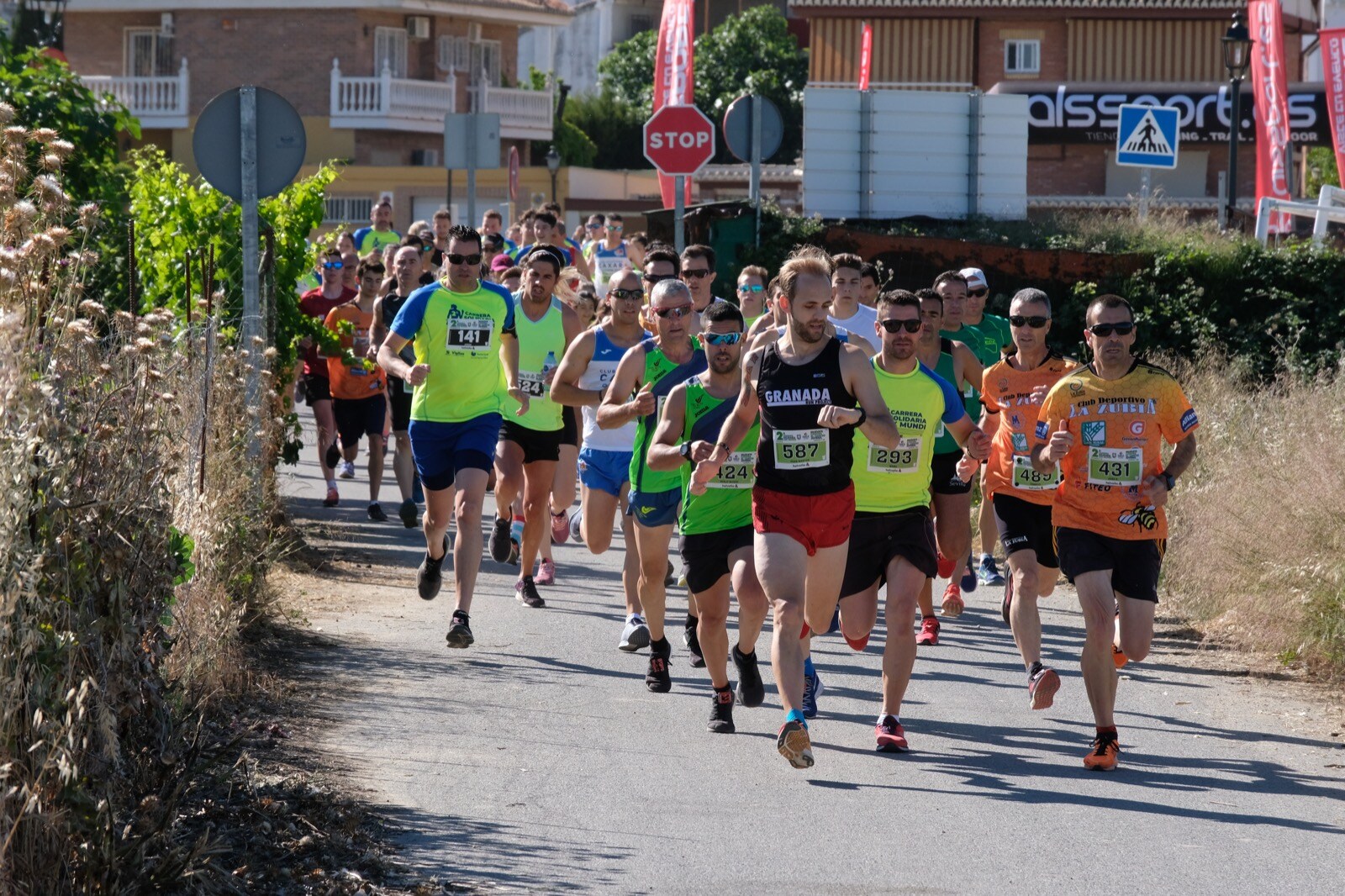 Con modalidades infantiles, una march-carrera y una prueba absoluta de 7 kilómetros, la carrera solidaria de Cájar ha celebrado su segunda edición con un gran ambiente