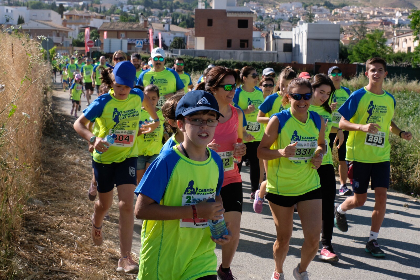 Con modalidades infantiles, una march-carrera y una prueba absoluta de 7 kilómetros, la carrera solidaria de Cájar ha celebrado su segunda edición con un gran ambiente