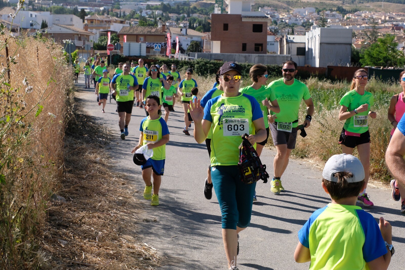 Con modalidades infantiles, una march-carrera y una prueba absoluta de 7 kilómetros, la carrera solidaria de Cájar ha celebrado su segunda edición con un gran ambiente