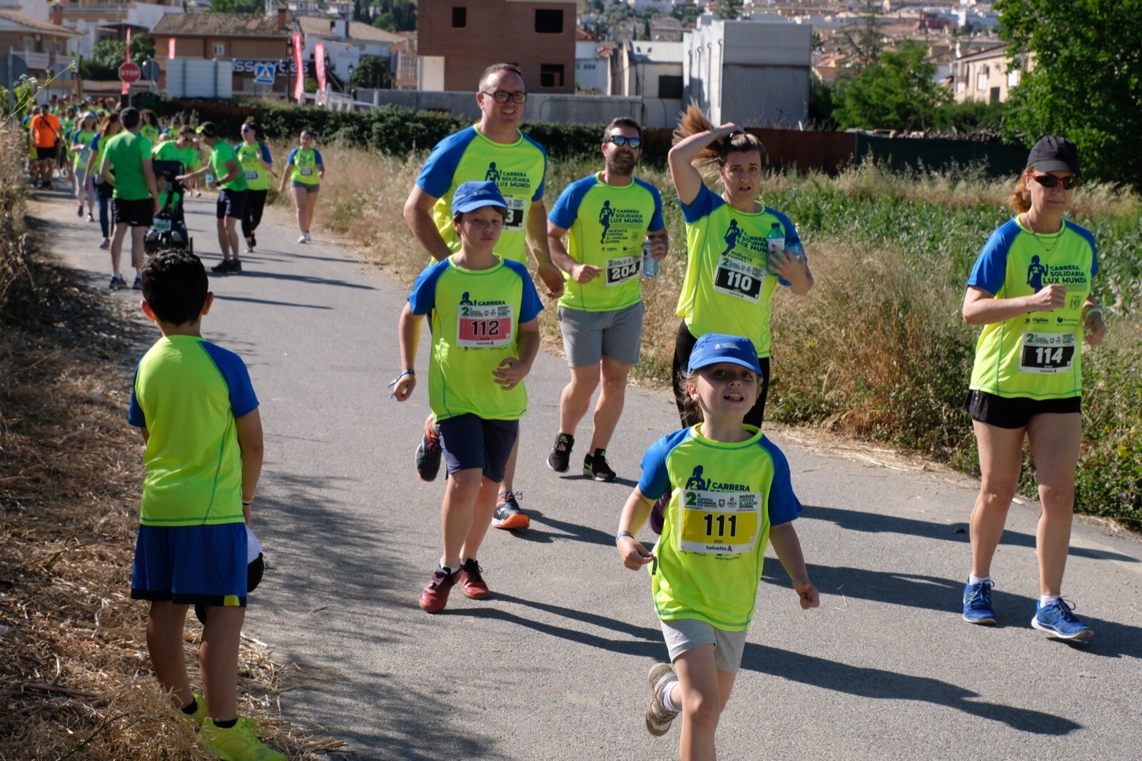 Con modalidades infantiles, una march-carrera y una prueba absoluta de 7 kilómetros, la carrera solidaria de Cájar ha celebrado su segunda edición con un gran ambiente