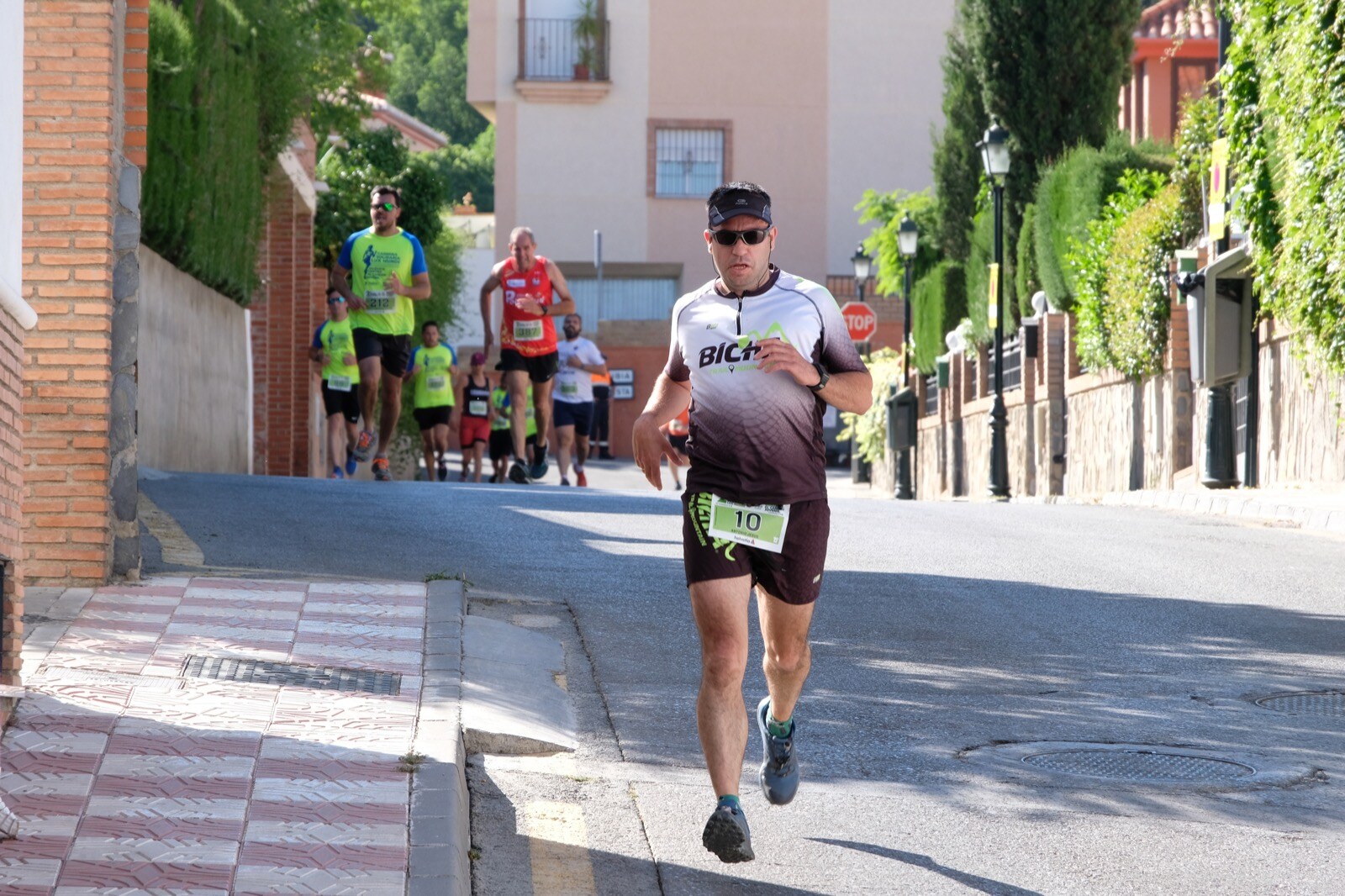 Con modalidades infantiles, una march-carrera y una prueba absoluta de 7 kilómetros, la carrera solidaria de Cájar ha celebrado su segunda edición con un gran ambiente