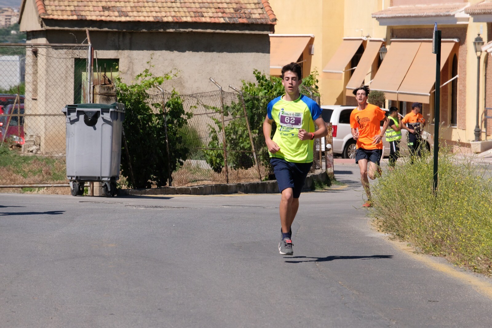 Con modalidades infantiles, una march-carrera y una prueba absoluta de 7 kilómetros, la carrera solidaria de Cájar ha celebrado su segunda edición con un gran ambiente