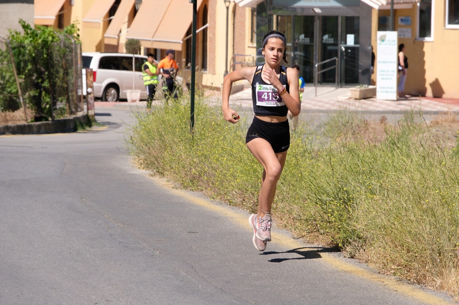 Con modalidades infantiles, una march-carrera y una prueba absoluta de 7 kilómetros, la carrera solidaria de Cájar ha celebrado su segunda edición con un gran ambiente