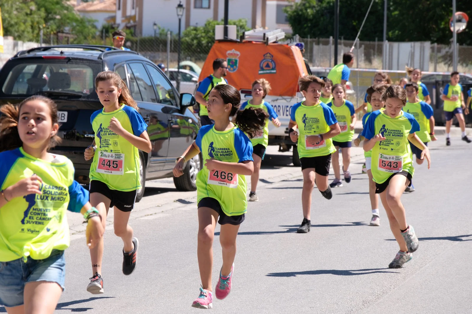 Con modalidades infantiles, una march-carrera y una prueba absoluta de 7 kilómetros, la carrera solidaria de Cájar ha celebrado su segunda edición con un gran ambiente