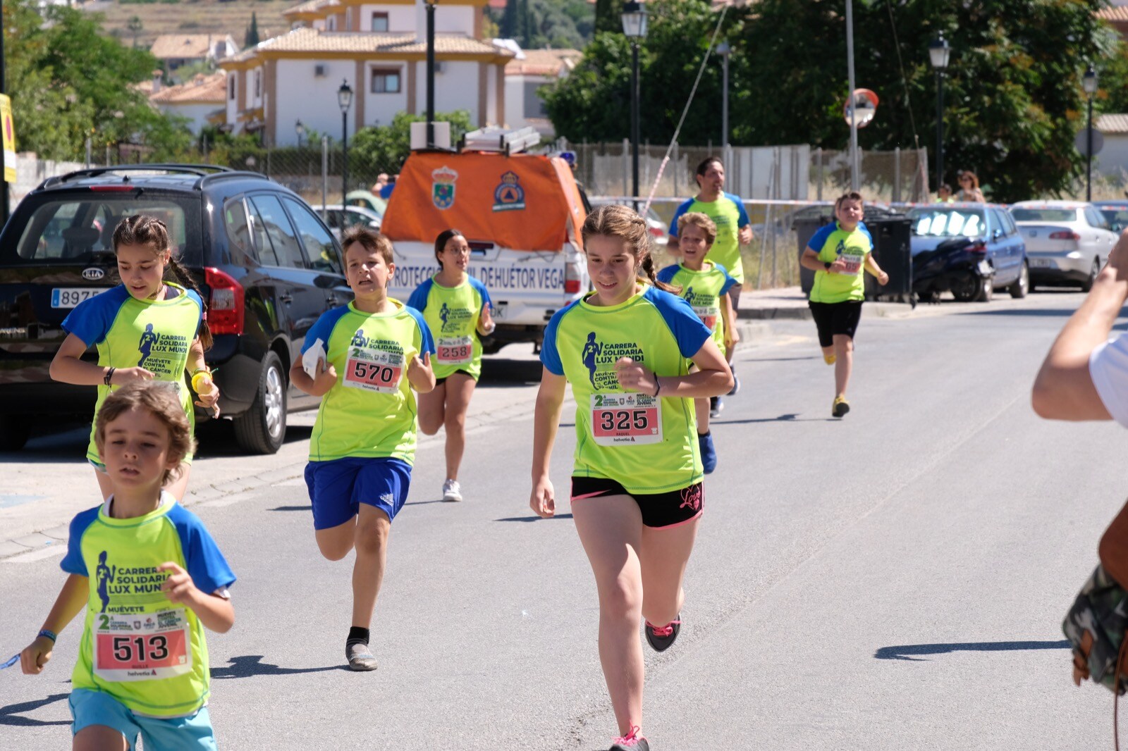 Con modalidades infantiles, una march-carrera y una prueba absoluta de 7 kilómetros, la carrera solidaria de Cájar ha celebrado su segunda edición con un gran ambiente