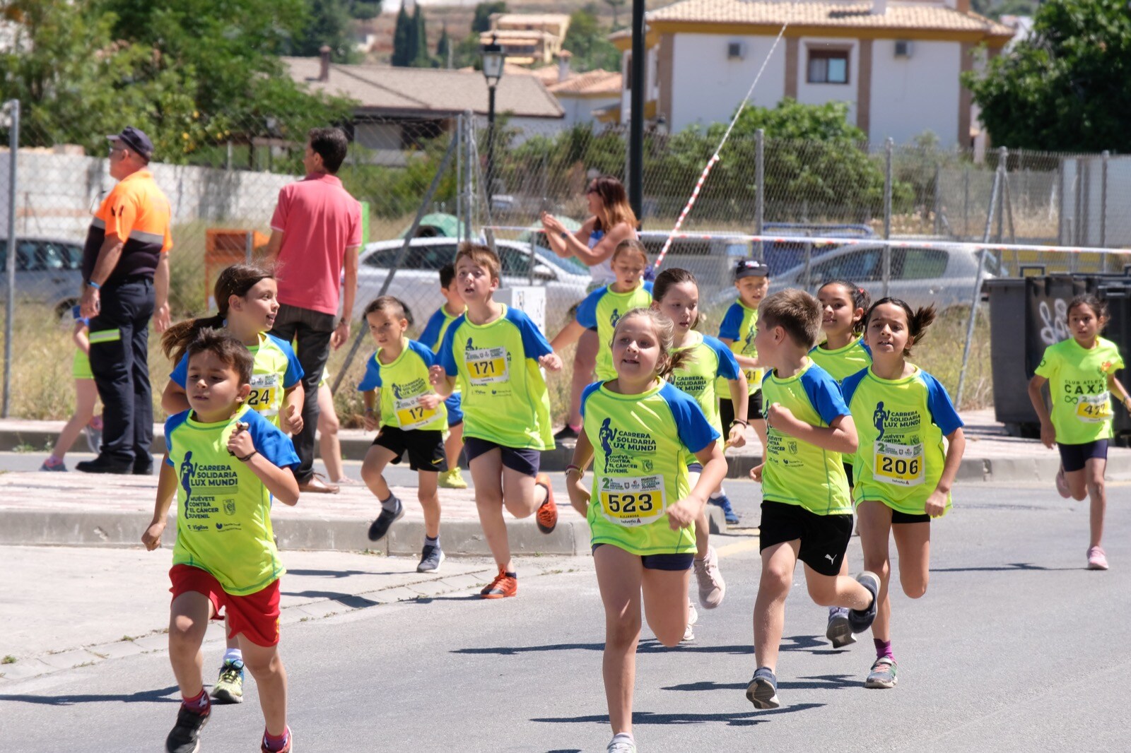 Con modalidades infantiles, una march-carrera y una prueba absoluta de 7 kilómetros, la carrera solidaria de Cájar ha celebrado su segunda edición con un gran ambiente