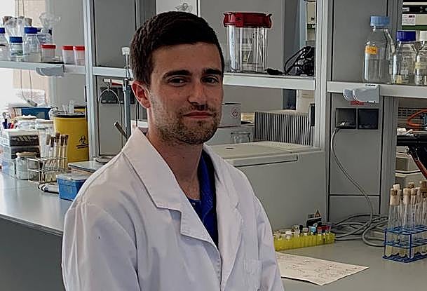 El estudiante granadino que ha conseguido 42 matrículas de honor, tres sobresalientes y un notable