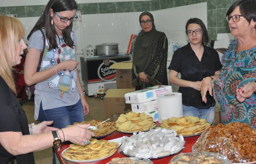 750 personas de centros de adultos conviven con emigrantes de 34 países en un encuentro de intercambio intercultural e intergeneracional celebrado en Albuñol