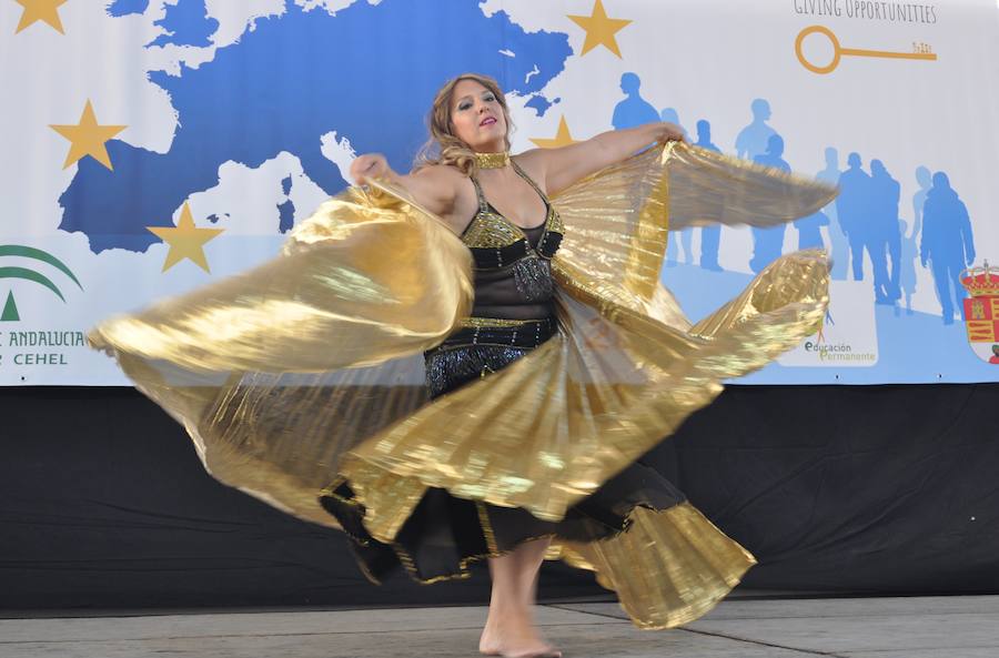 750 personas de centros de adultos conviven con emigrantes de 34 países en un encuentro de intercambio intercultural e intergeneracional celebrado en Albuñol