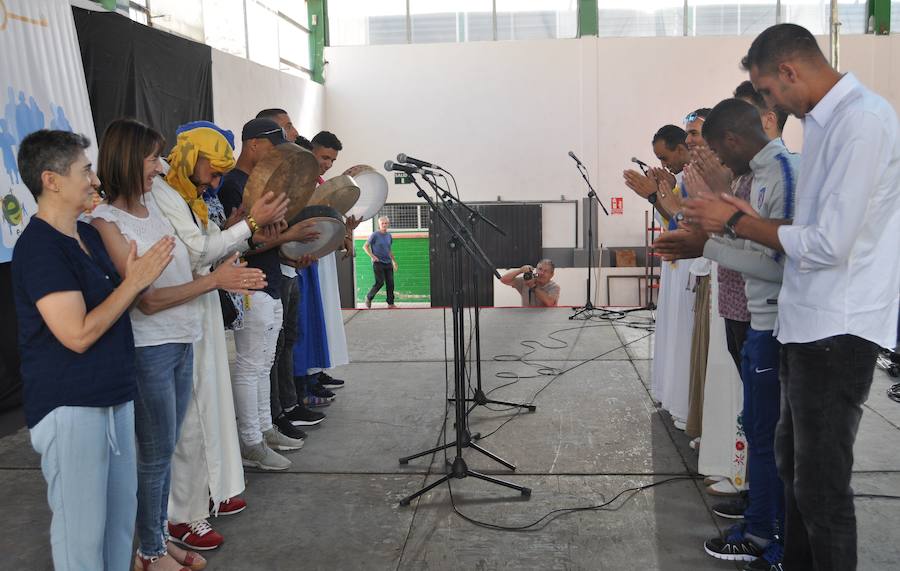 750 personas de centros de adultos conviven con emigrantes de 34 países en un encuentro de intercambio intercultural e intergeneracional celebrado en Albuñol