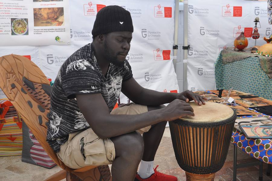 750 personas de centros de adultos conviven con emigrantes de 34 países en un encuentro de intercambio intercultural e intergeneracional celebrado en Albuñol