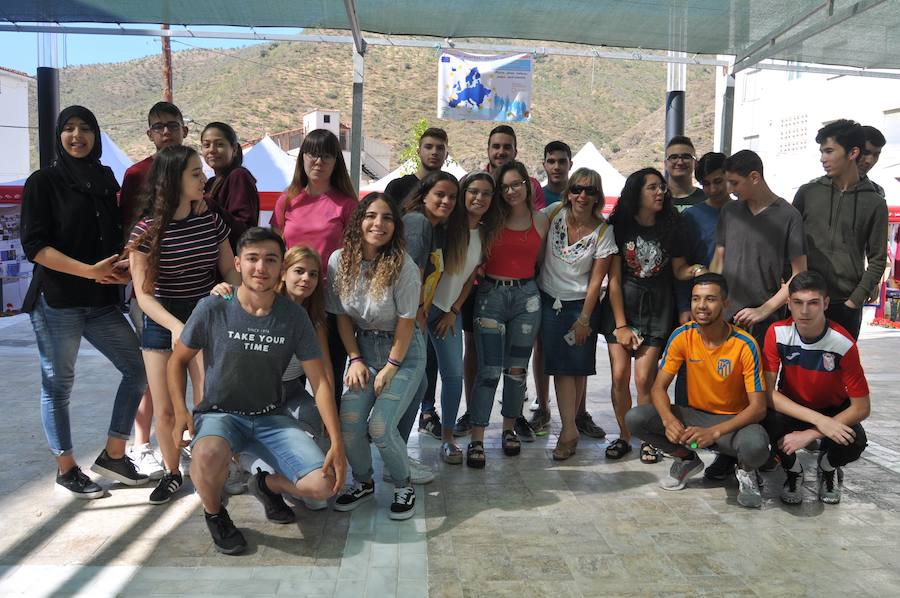 750 personas de centros de adultos conviven con emigrantes de 34 países en un encuentro de intercambio intercultural e intergeneracional celebrado en Albuñol