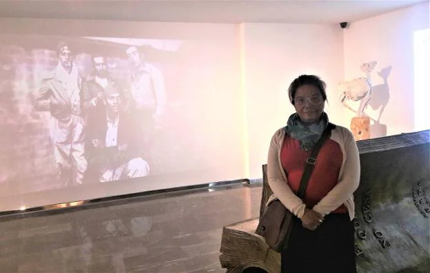 La escritora en el Museo Miguel Hernández de Quesada.