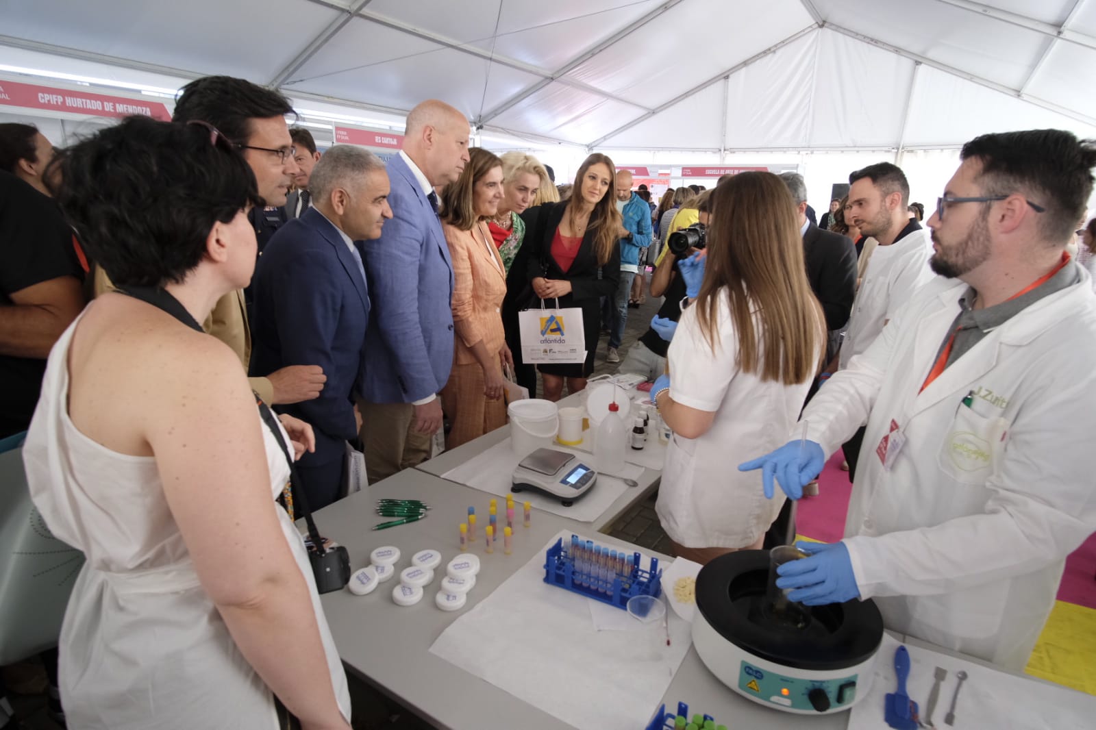 El consejero de Educación y Deporte y la consejera de Empleo, Formación y Trabajo Autónomo inauguran esta Feria en la que participan 500 estudiantes de 4º de ESO