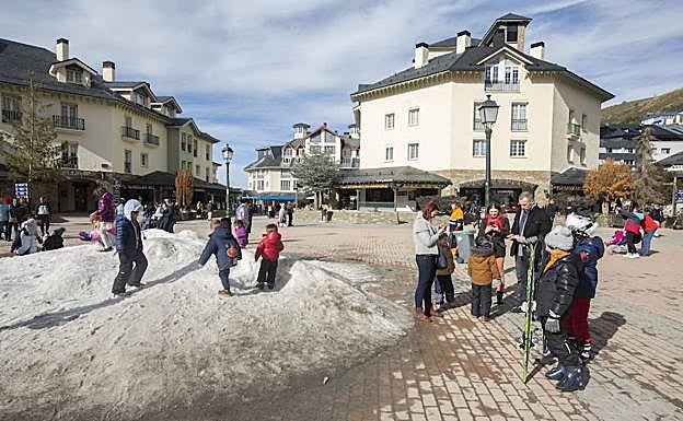 El consultorio de Pradollano compaginará la asistencia con la mejora de su sede