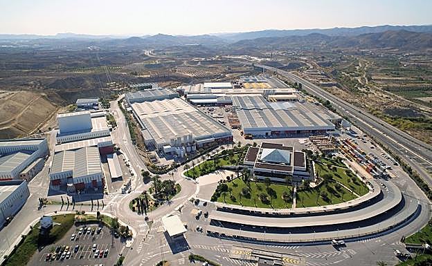 La Junta apoya ampliación del Grupo Cosentino, en la que se invertirán 719 millones