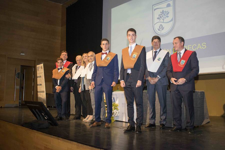 Además, ha distinguido al Ayuntamiento de Fuente Vaqueros, al Patronato de la Alhambra y a IDEAL por su suplemento AG