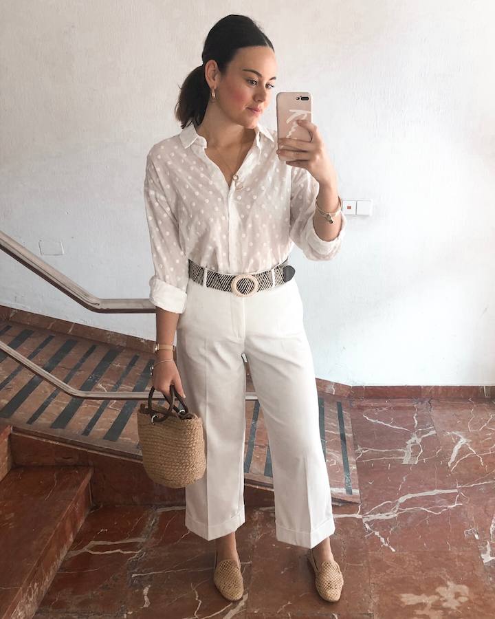 Esta granadina es el rostro detrás de 'En mi bolso caben curvas', un perfil que sirve como referencia de moda, dietas y estilo de vida a sus más de 14.000 seguidores