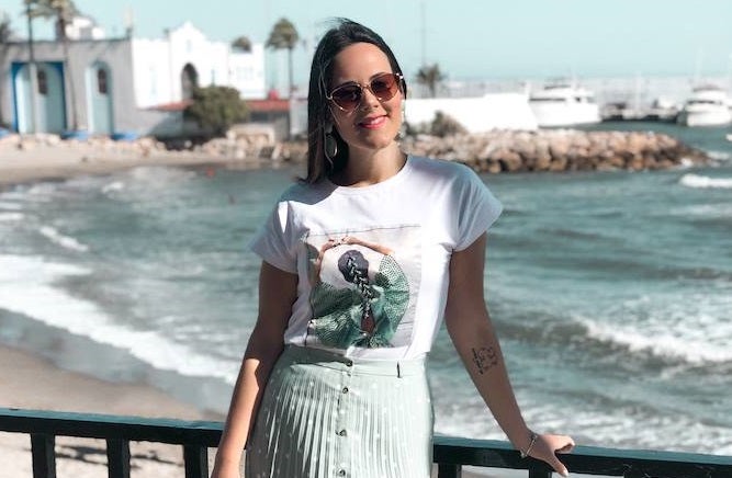 Esta granadina es el rostro detrás de 'En mi bolso caben curvas', un perfil que sirve como referencia de moda, dietas y estilo de vida a sus más de 14.000 seguidores