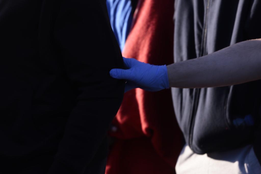 Otros cinco inmigrantes han sido evacuados en helicóptero a Almería