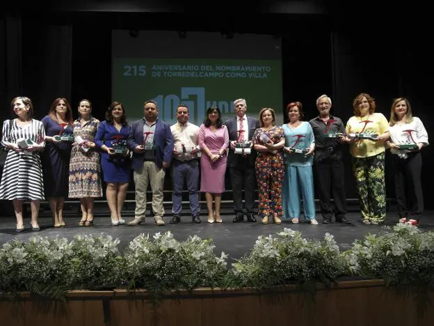 Foto de familia de los premiados en Torredelcampo.