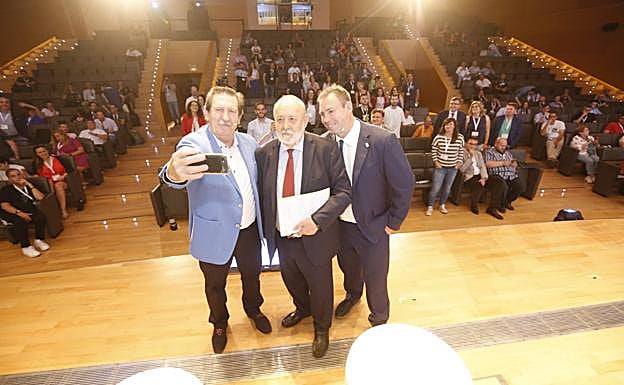 Tezanos da los ingredientes ideales de una buena encuesta