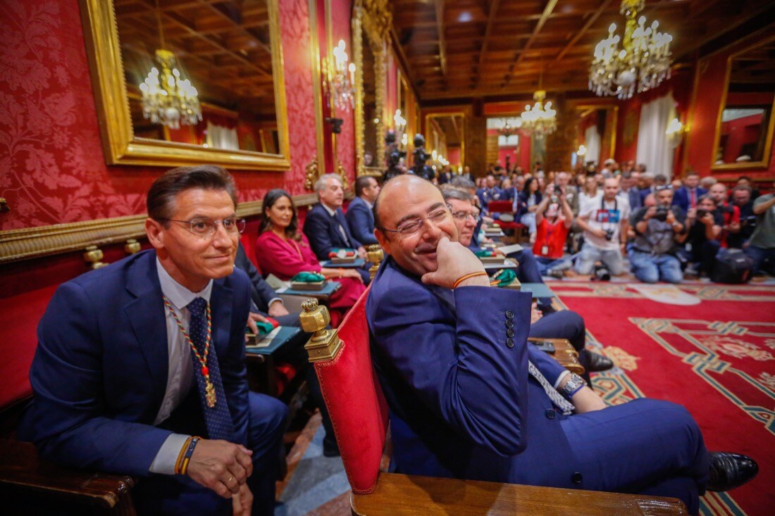 Todas las imágenes de todo lo que ha sucedido desde el salón de plenos de la Plaza el Carmen con la proclamación de Luis Salvador como alcalde