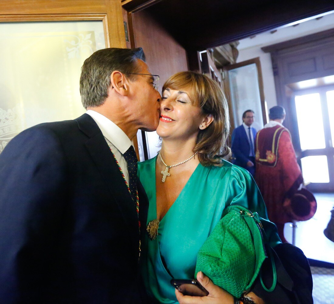 Todas las imágenes de todo lo que ha sucedido desde el salón de plenos de la Plaza el Carmen con la proclamación de Luis Salvador como alcalde