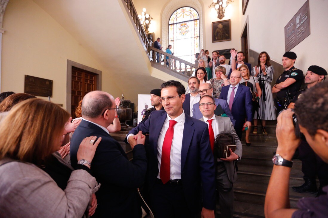 Todas las imágenes de todo lo que ha sucedido desde el salón de plenos de la Plaza el Carmen con la proclamación de Luis Salvador como alcalde