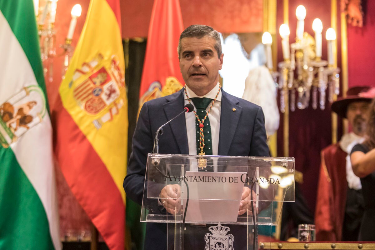 Todas las imágenes de todo lo que ha sucedido desde el salón de plenos de la Plaza el Carmen con la proclamación de Luis Salvador como alcalde