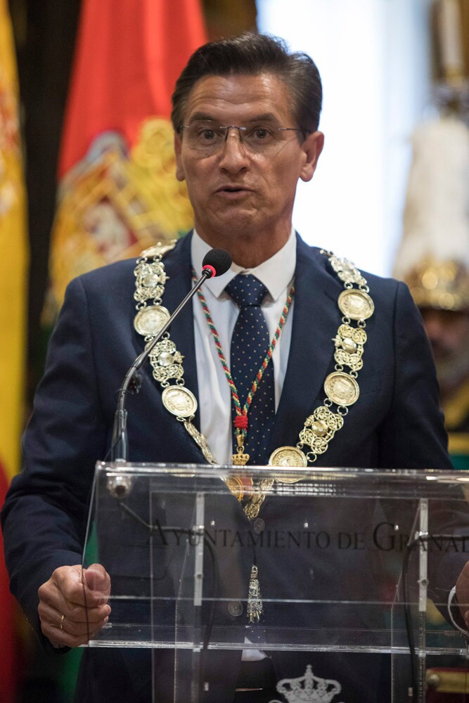 Todas las imágenes de todo lo que ha sucedido desde el salón de plenos de la Plaza el Carmen con la proclamación de Luis Salvador como alcalde