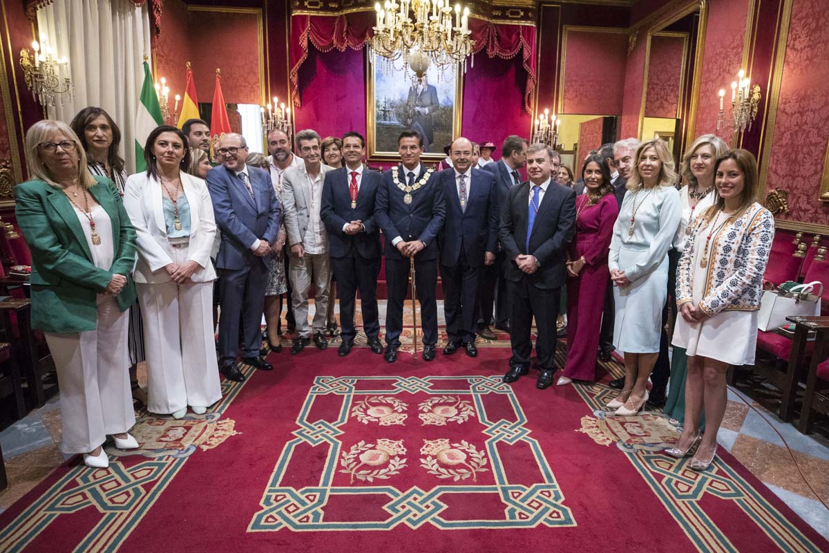 Todas las imágenes de todo lo que ha sucedido desde el salón de plenos de la Plaza el Carmen con la proclamación de Luis Salvador como alcalde