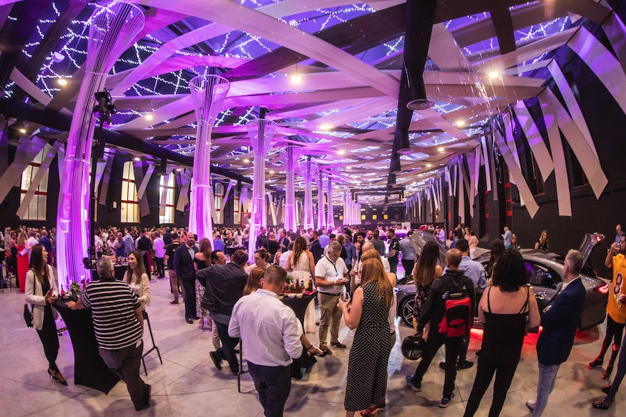 Mercedes-Benz lanza el nuevo CLA. La segunda generación del coupé compacto por excelencia de Mercedes. Una versión mejorada de su actual antecesor. Se trata de un coupé de cuatro puertas y cinco plazas de Mercedes, con un diseño completamente diferenciador. El vehículo, de estética deportiva por fuera, destaca en su interior de un extra de diseño, lujo y tecnología.